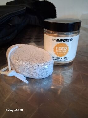 Feed Your Face Oatmeal + Honey Face Mask - White